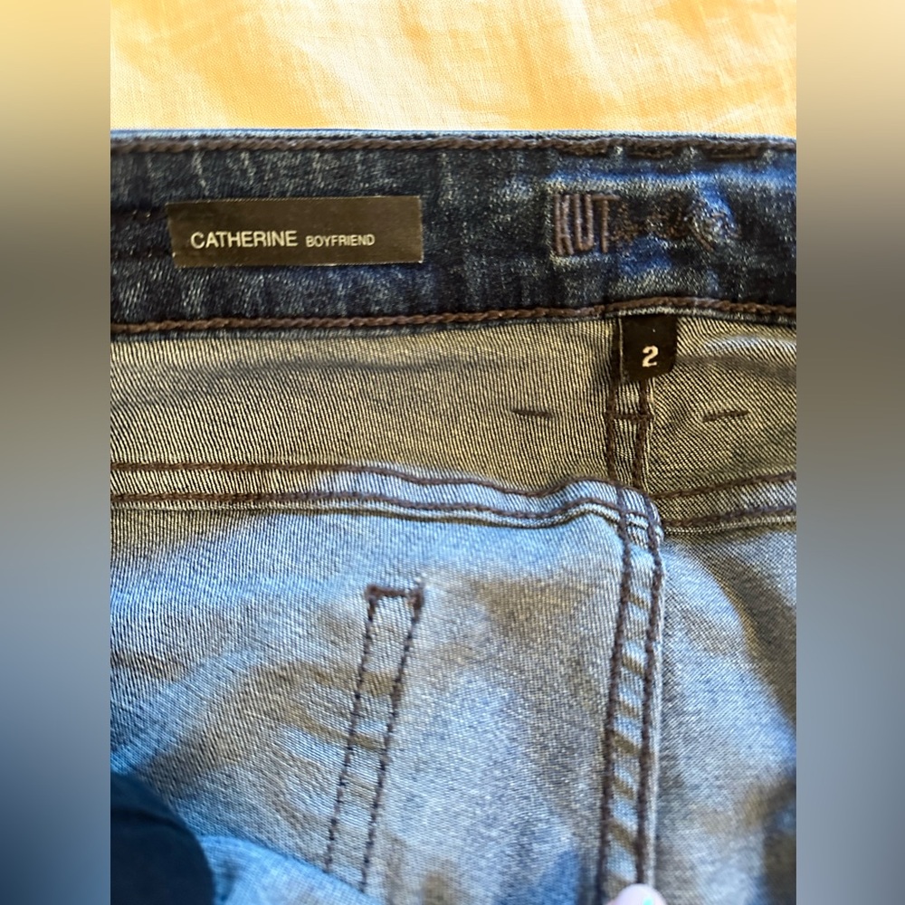 Sz 2 Kut from the Kloth Catherine Boyfriend medium wash light whisker jeans - Picture 6 of 8